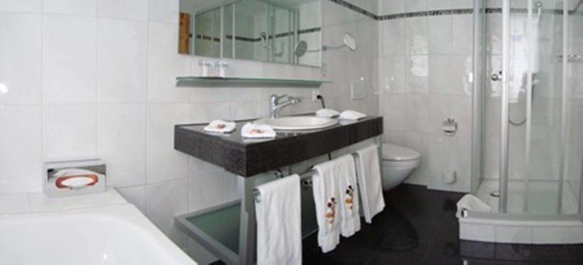The Excelsior Ostfluegel Hotel Arosa Ruang foto